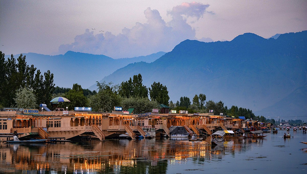 Kashmir Tour Package 4 Night / 5 Days